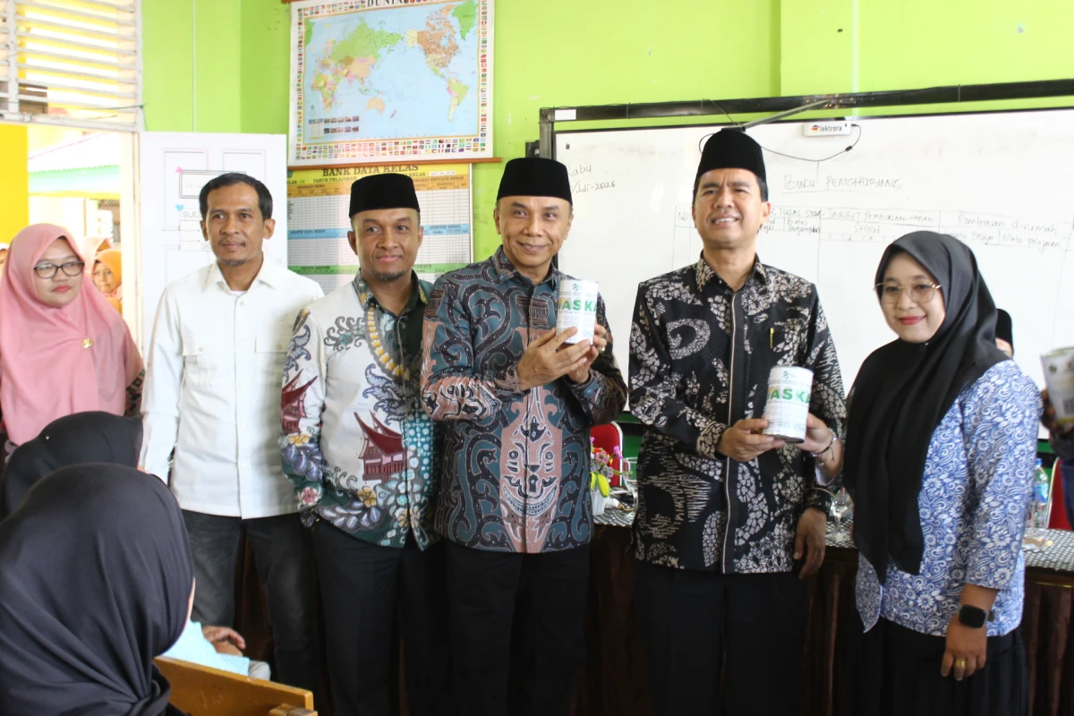 Latih Murid Bersedekah, Program Taska Resmi Diluncurkan di MIN 1 Tanah Datar