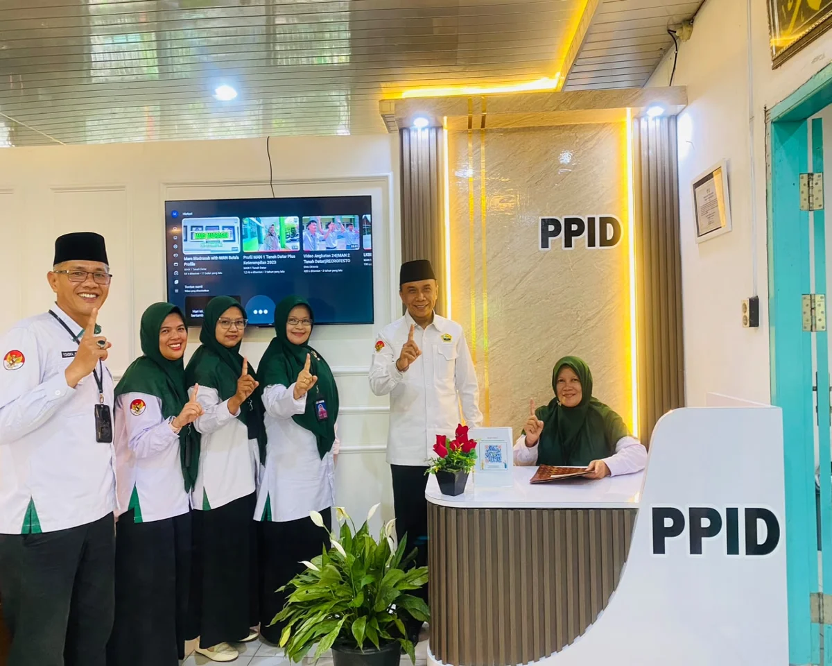 Mengukuhkan Keterbukaan, Menggerakkan Perubahan: Kepala Kemenag Tanah Datar Resmikan PPID dan Empat Langkah Strategis Menuju Madrasah Hebat