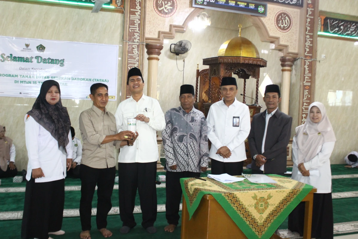 Program Taska Hadir di MTsN 15, Melatih Siswa Gemar Bersedekah Sehari-hari