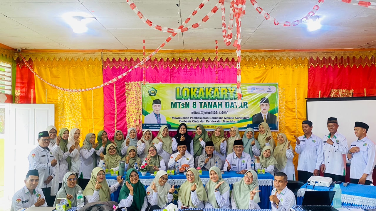 Senyum, Tahan, dan Perfect: Ruh Baru Penguatan Guru MTsN 8 Tanah Datar