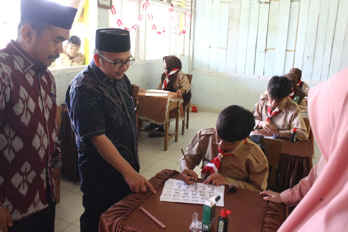 Siap Cetak Seniman Islami, MTsN 17 Tanah Datar Resmi Launching Sanggar Seni Kaligrafi Pertama