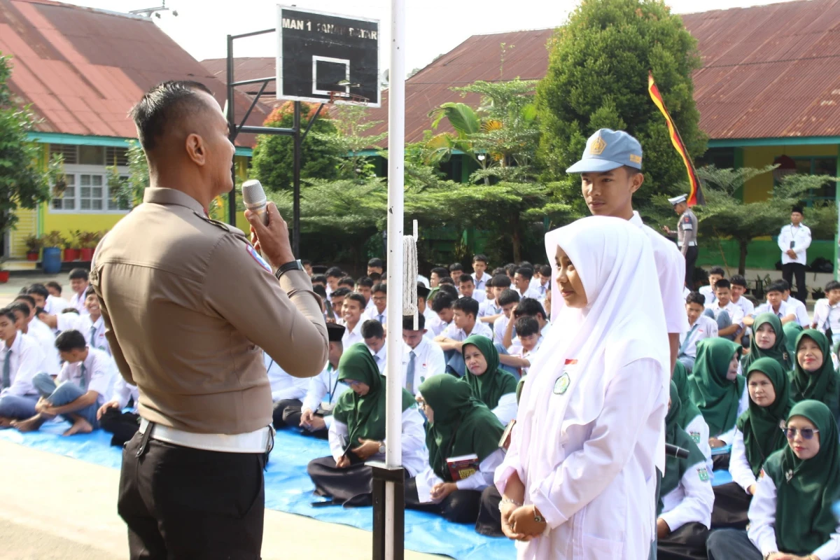 Tekan Angka Kecelakaan Remaja, Ratusan Siswa MAN 1 Tanah Datar Antusias Ikuti Pendidikan Tertib Berlalu Lintas